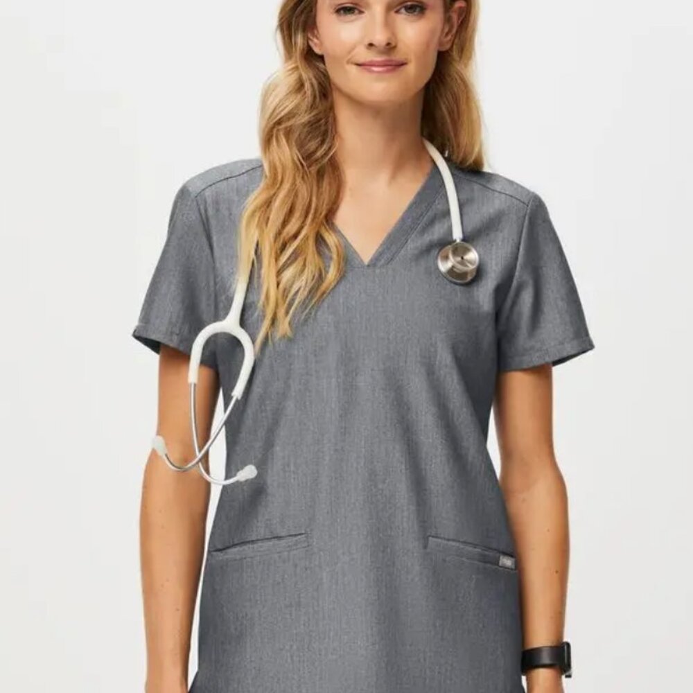 FIGS Casma Three-Pocket Scrub Top in  Graphite